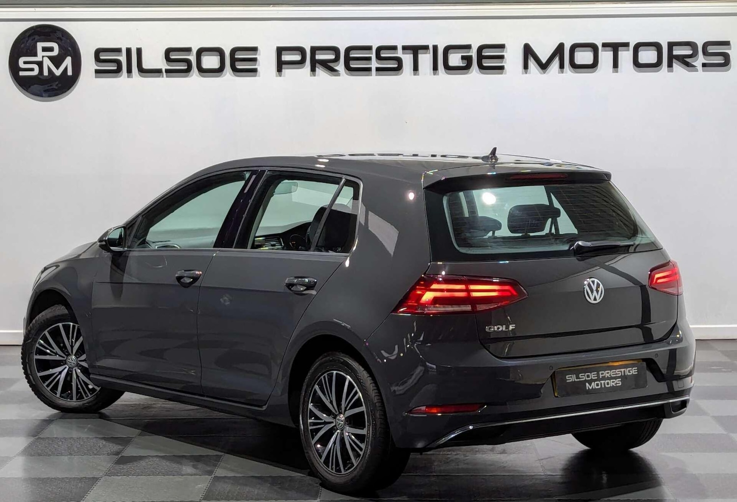 Used Volkswagen Golf 2018 for sale - 77155994: Photo 2