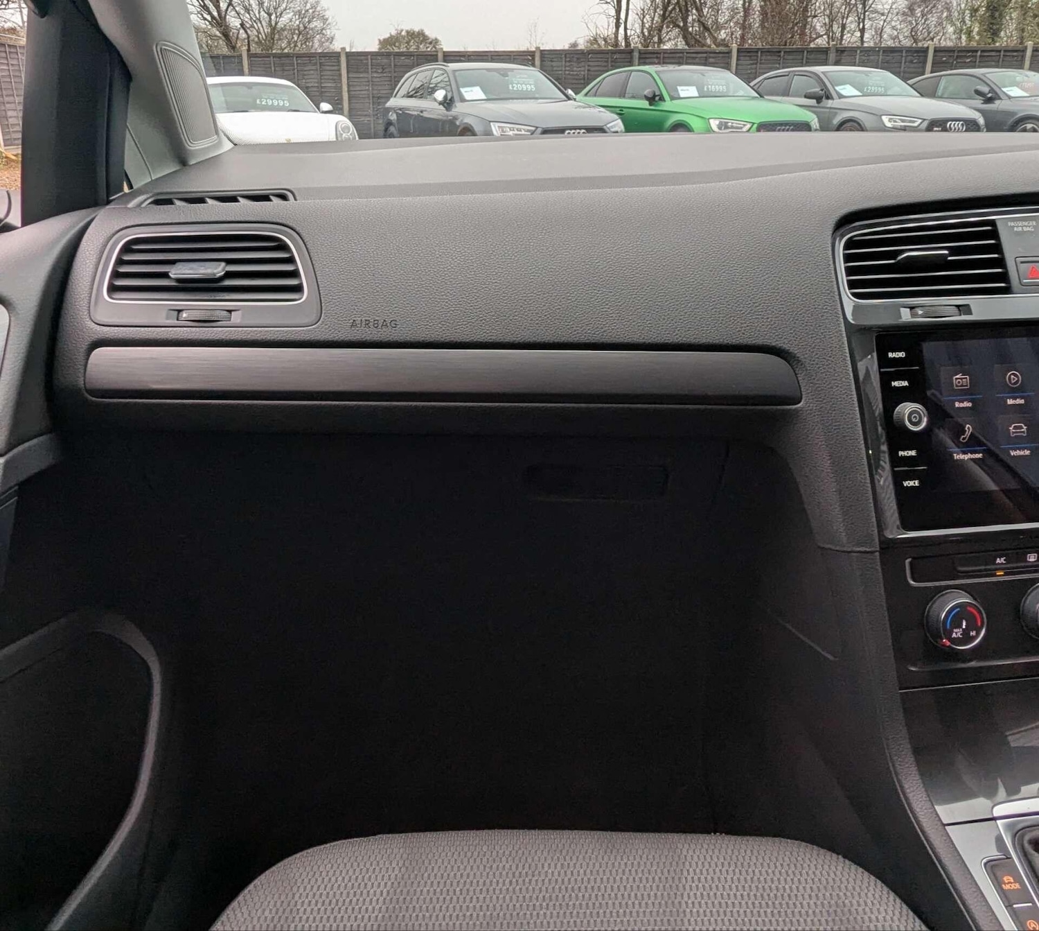 Used Volkswagen Golf 2018 for sale - 77155994: Photo 27