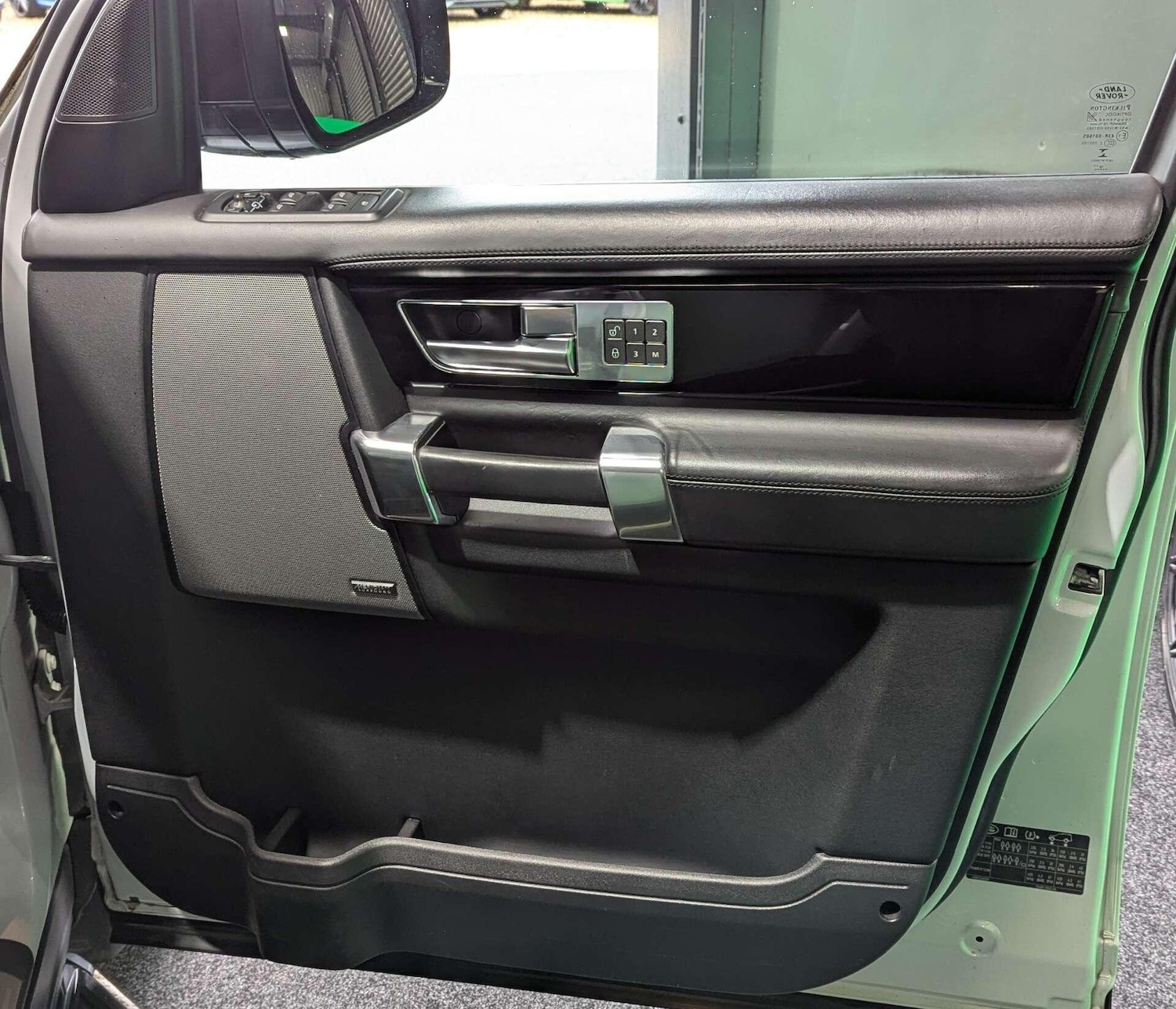 Used Land Rover Discovery 2016 for sale - 77040403: Photo 17