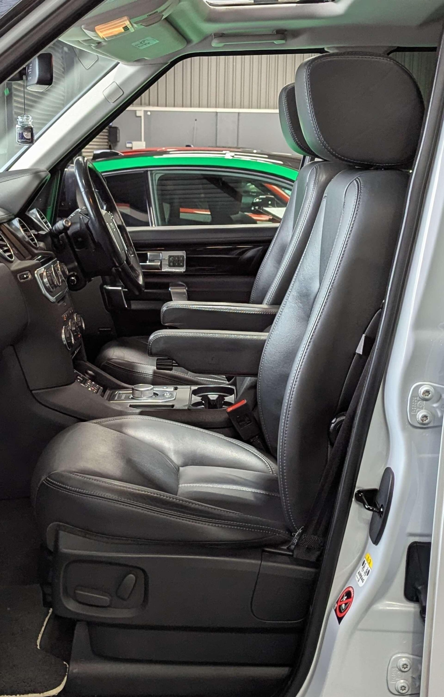 Used Land Rover Discovery 2016 for sale - 77040403: Photo 25