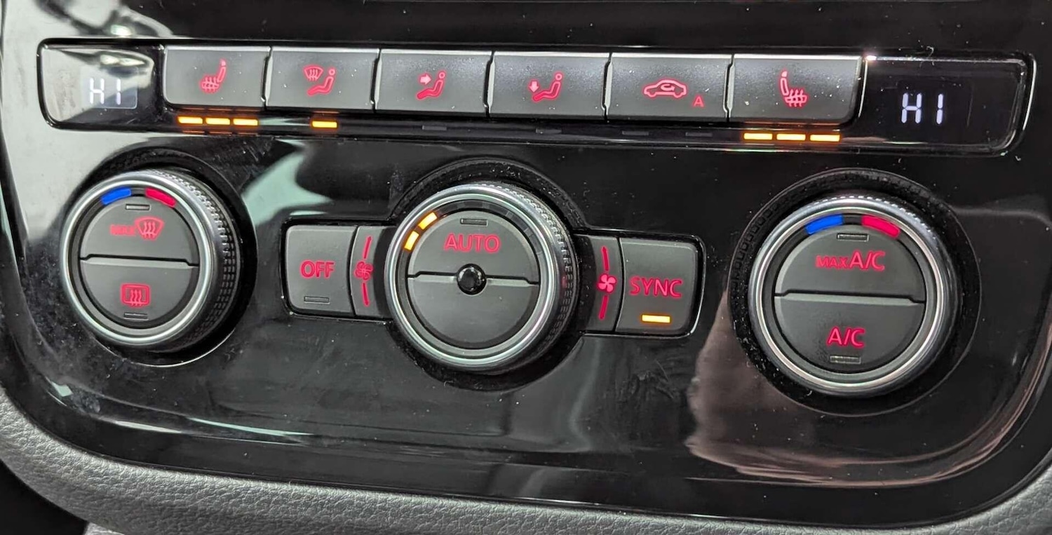 Used Volkswagen Scirocco 2015 for sale - 77386269: Photo 30