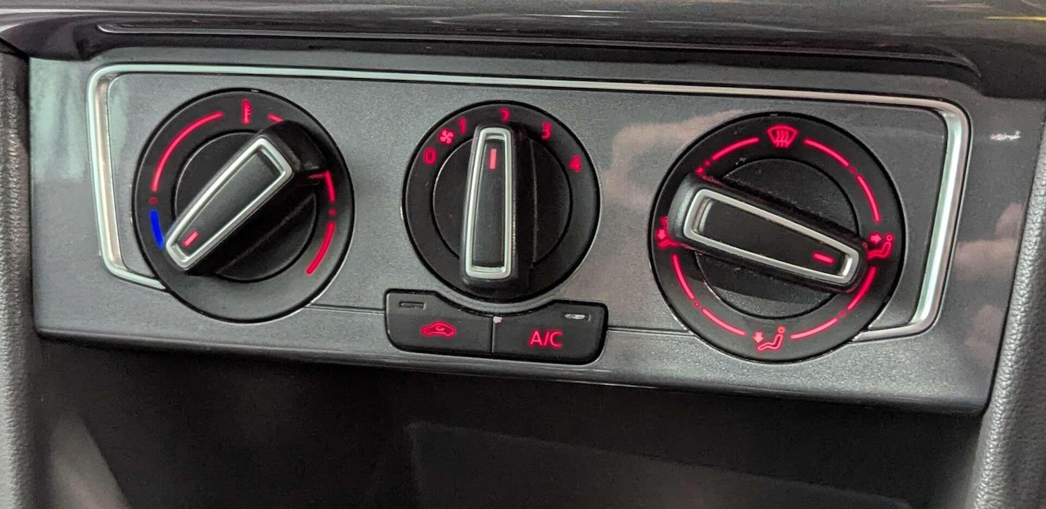 Used Volkswagen Polo 2015 for sale - 78046734: Photo 32