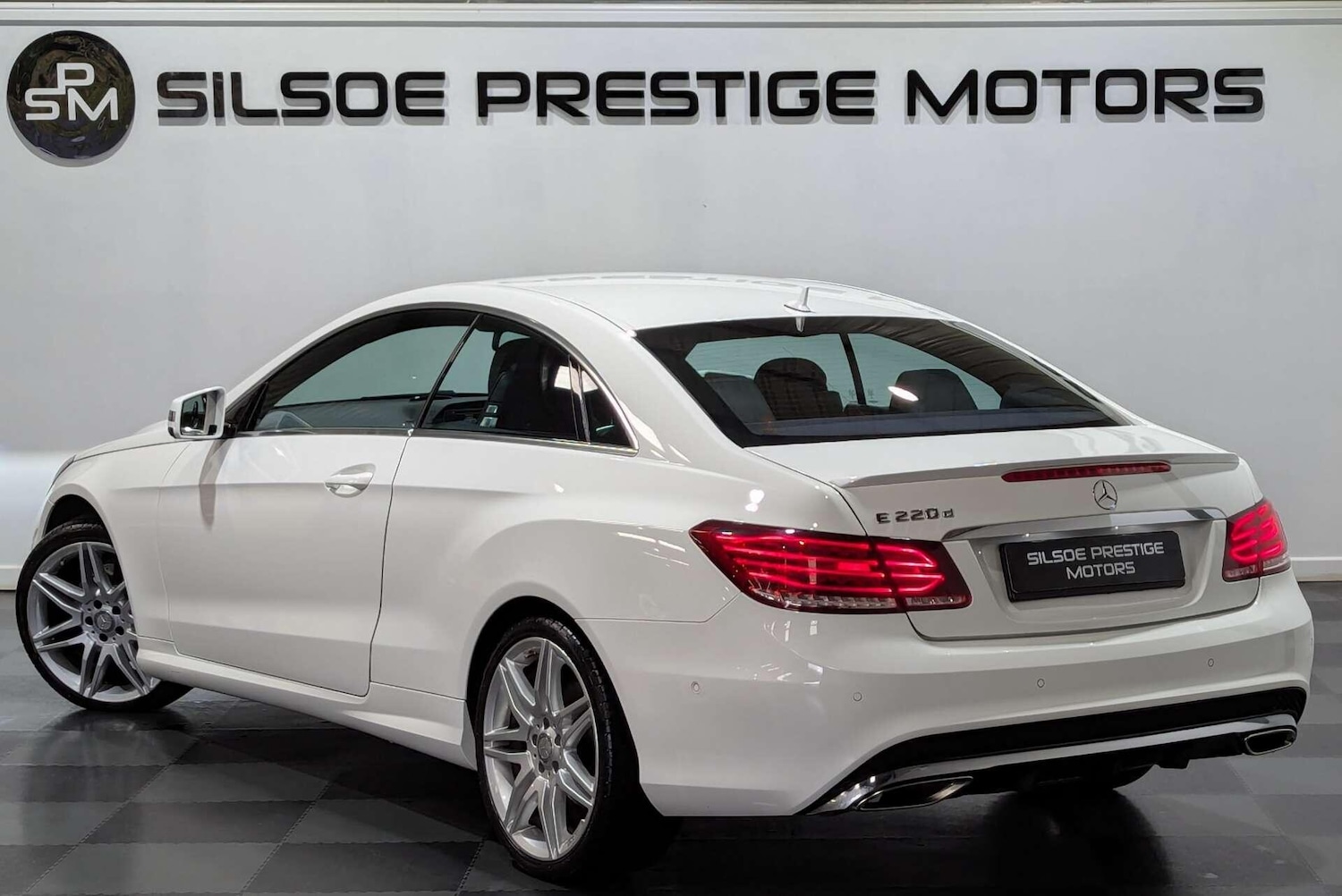 Used Mercedes-Benz E Class for sale - 76729052: Photo 2