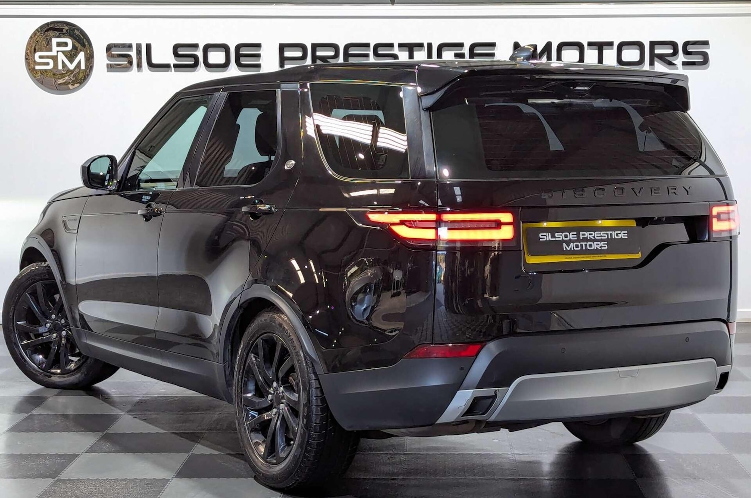 Used Land Rover Discovery 2017 for sale - 76886367: Photo 2