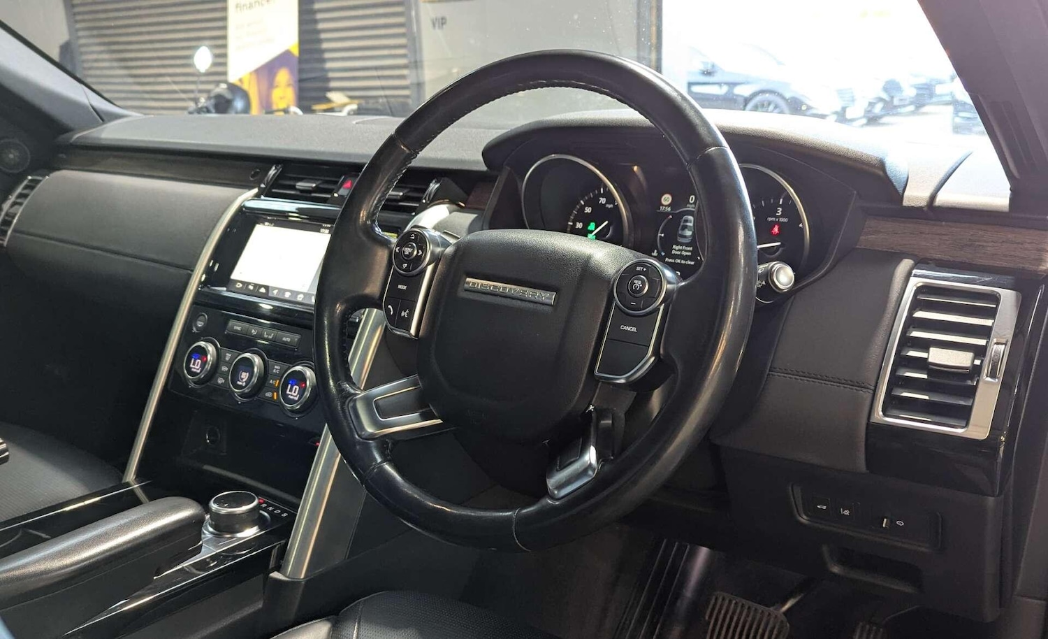 Used Land Rover Discovery 2017 for sale - 76886367: Photo 21