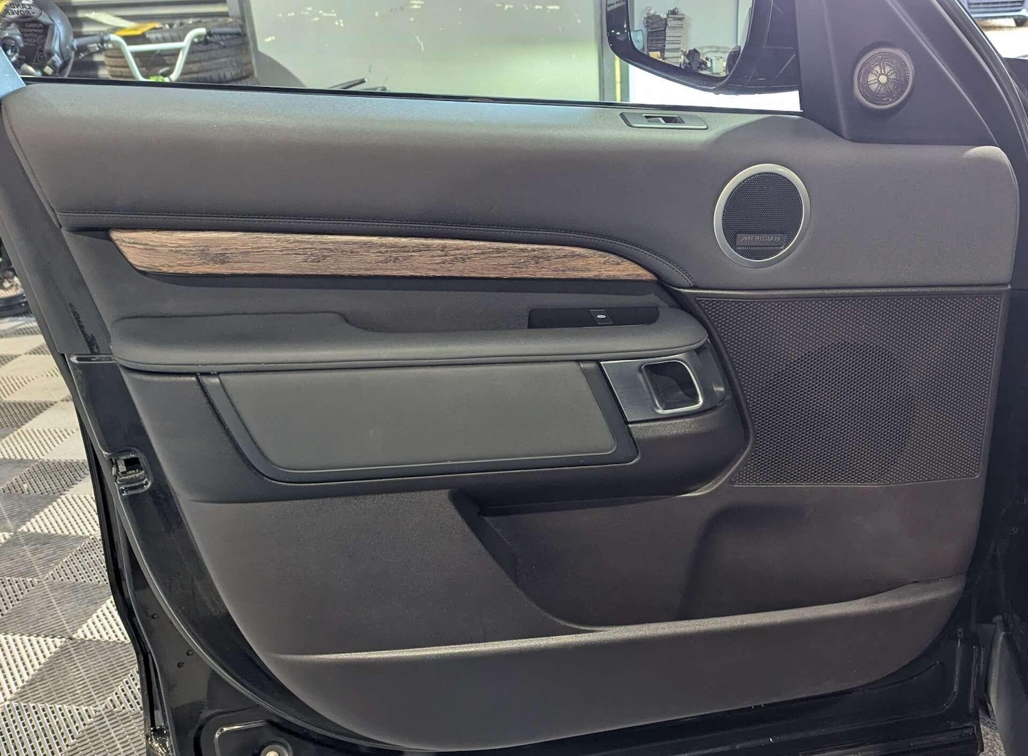 Used Land Rover Discovery 2017 for sale - 76886367: Photo 22