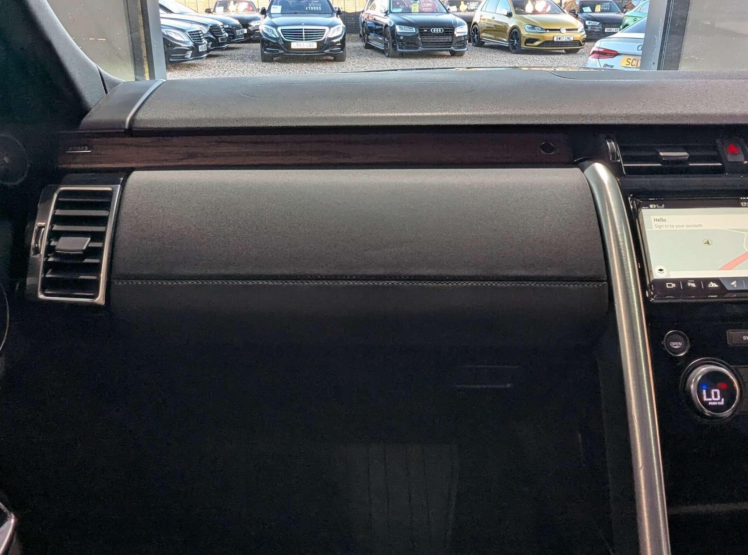 Used Land Rover Discovery 2017 for sale - 76886367: Photo 32