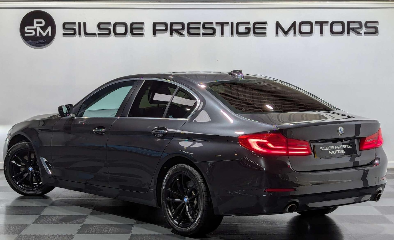 Used BMW 5 Series 2017 for sale - 76765209: Photo 2