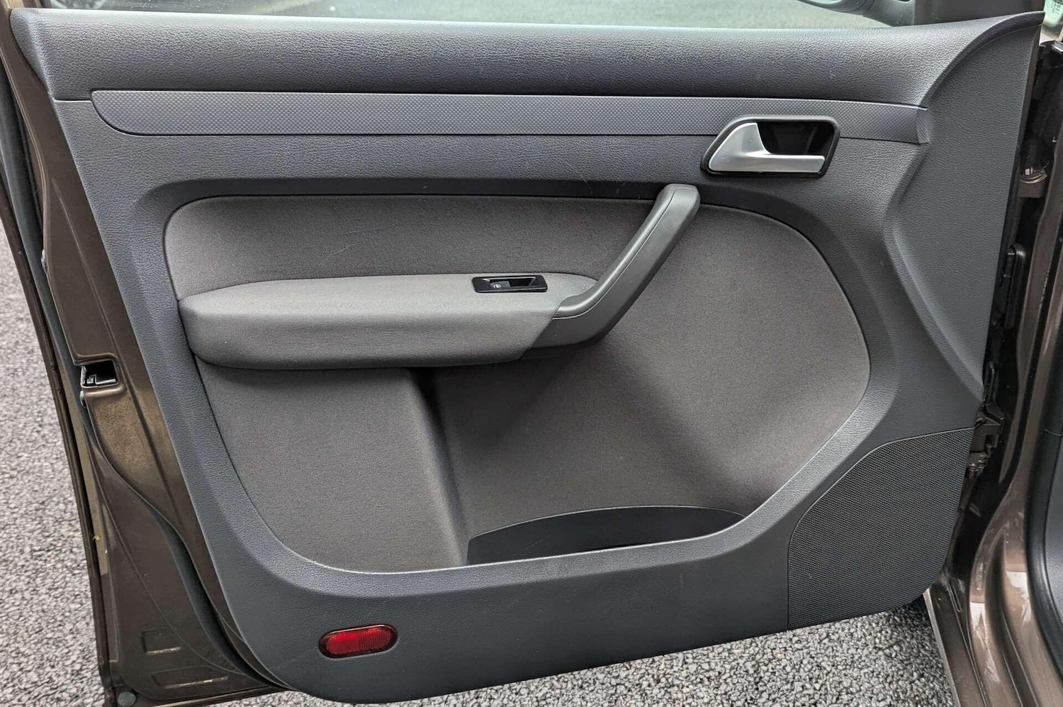 Used Volkswagen Caddy Maxi Life 2014 for sale - 76731114: Photo 20