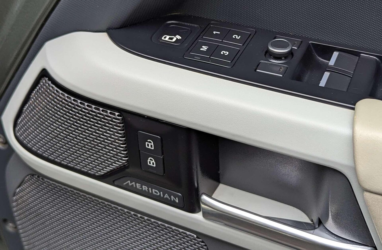 Used Land Rover Defender 2020 for sale - 77573796: Photo 17