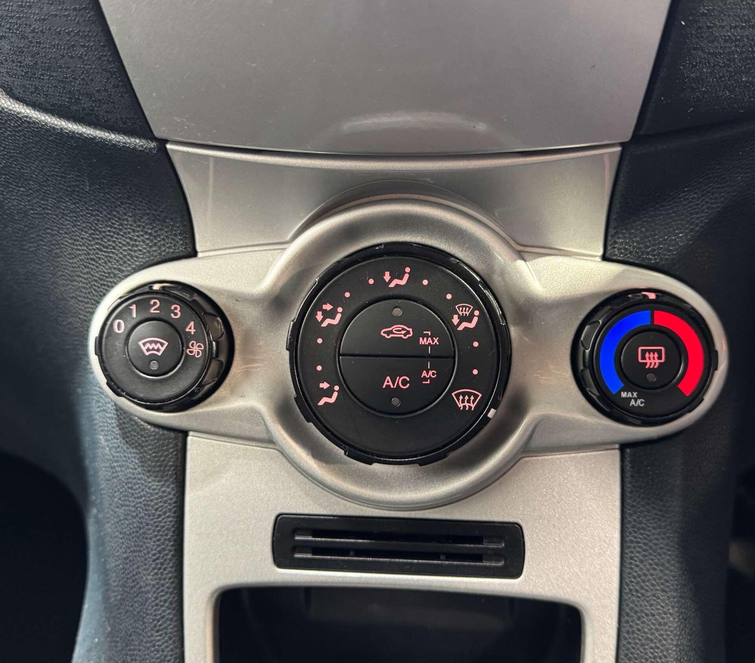 Used Ford Fiesta 2012 for sale - 77229369: Photo 27