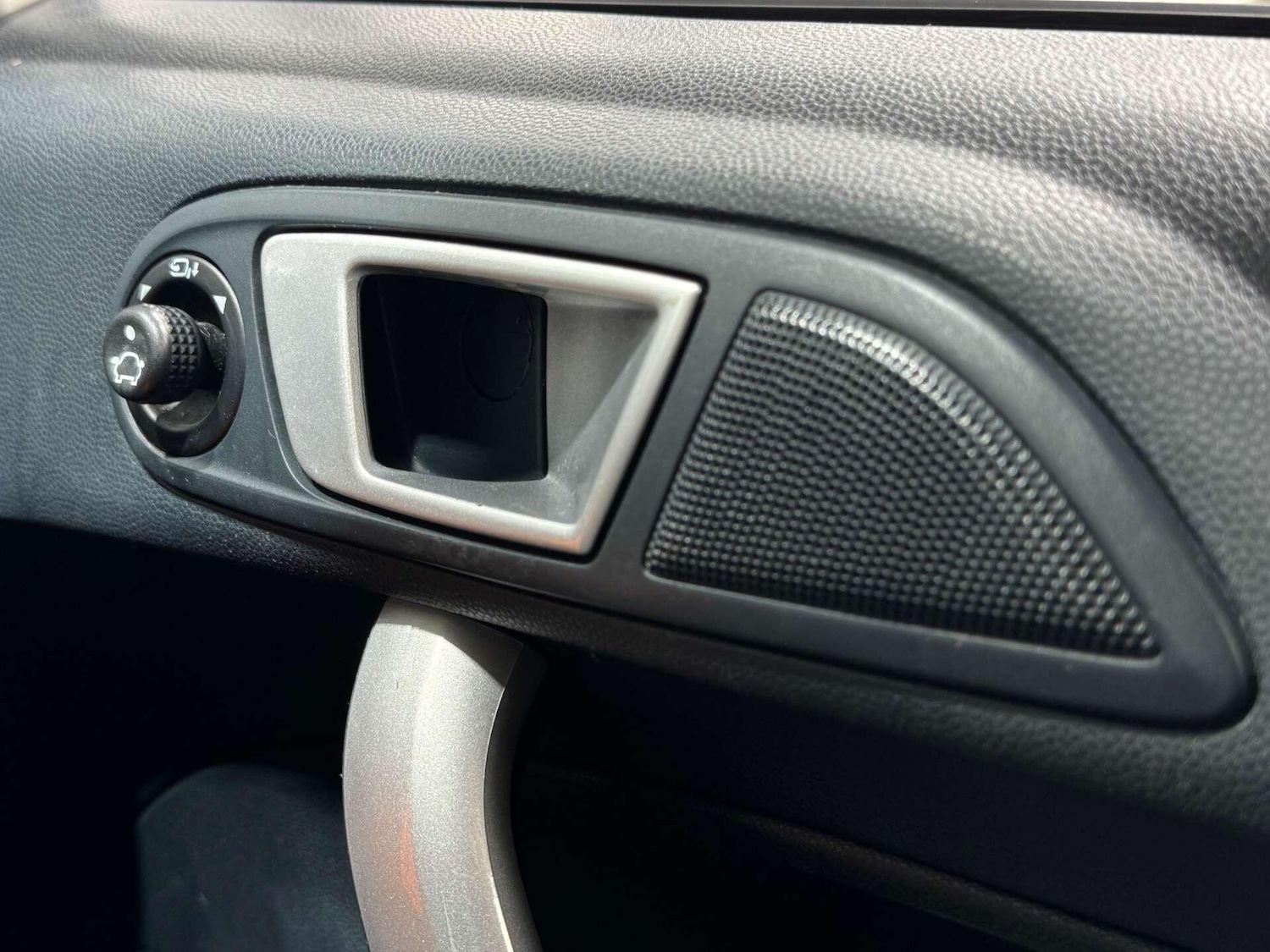 Used Ford Fiesta 2012 for sale - 77229369: Photo 28