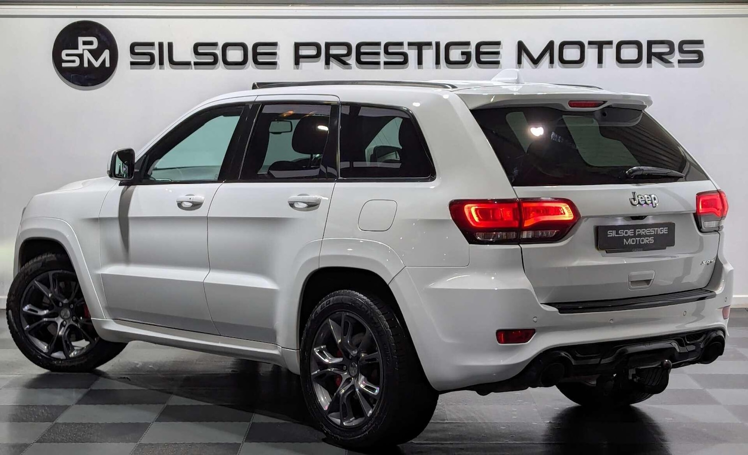Used Jeep Grand Cherokee 2017 for sale - 76925945: Photo 2