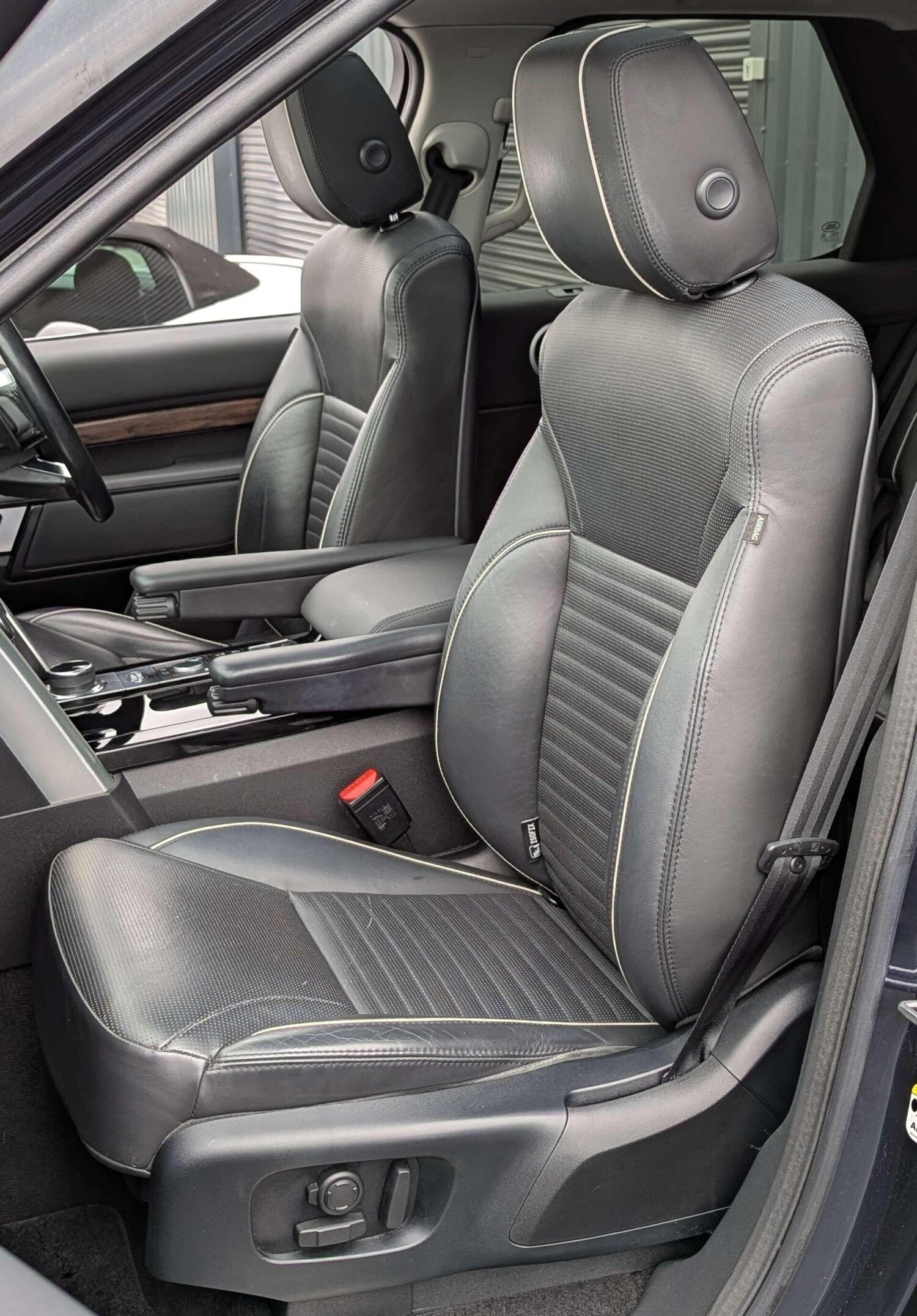 Used Land Rover Discovery 2018 for sale - 76731101: Photo 26