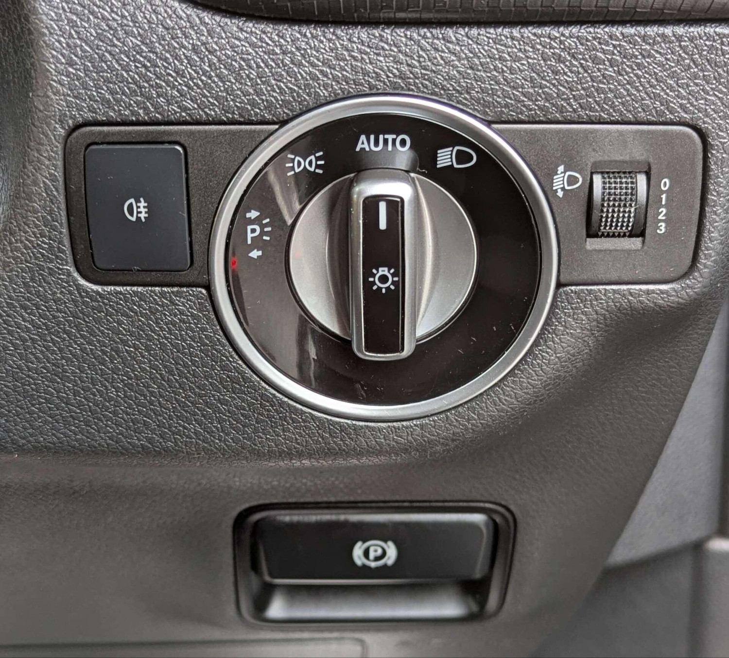 Used Mercedes-Benz A-Class 2013 for sale - 76887209: Photo 30