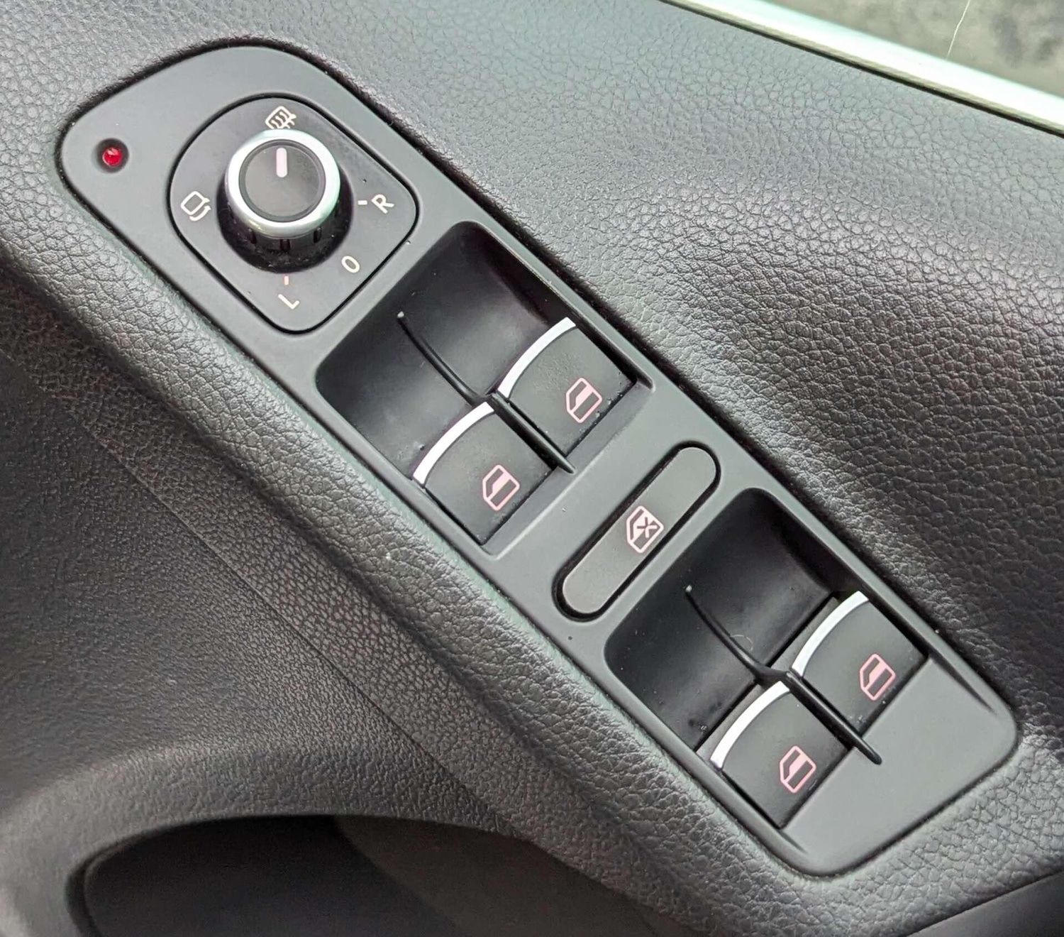 Used Volkswagen Tiguan for sale - 77053933: Photo 16