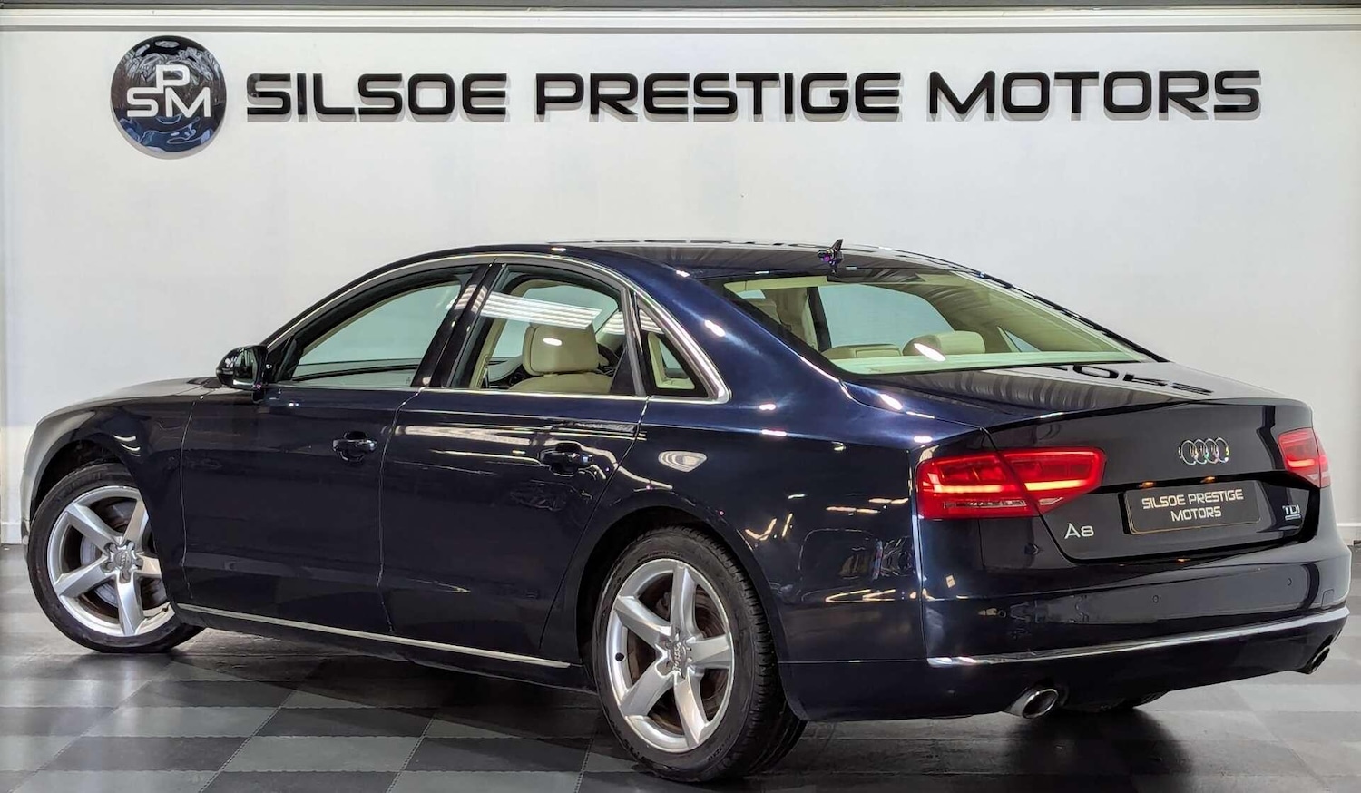 Used Audi A8 2011 for sale - 77723270: Photo 2