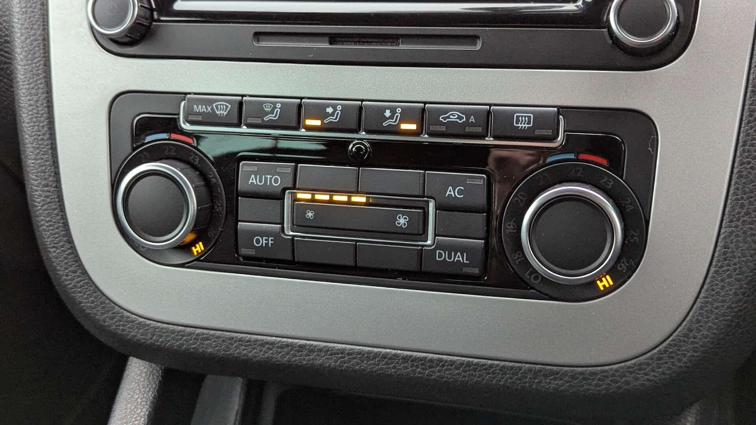 Used Volkswagen Scirocco 2011 for sale - 77202738: Photo 23