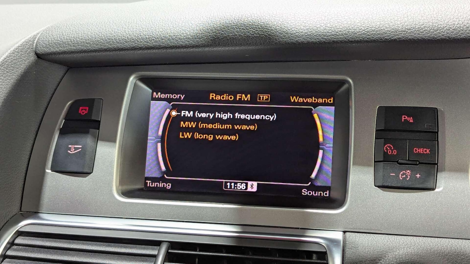 Used Audi Q7 2010 for sale - 78204349: Photo 38