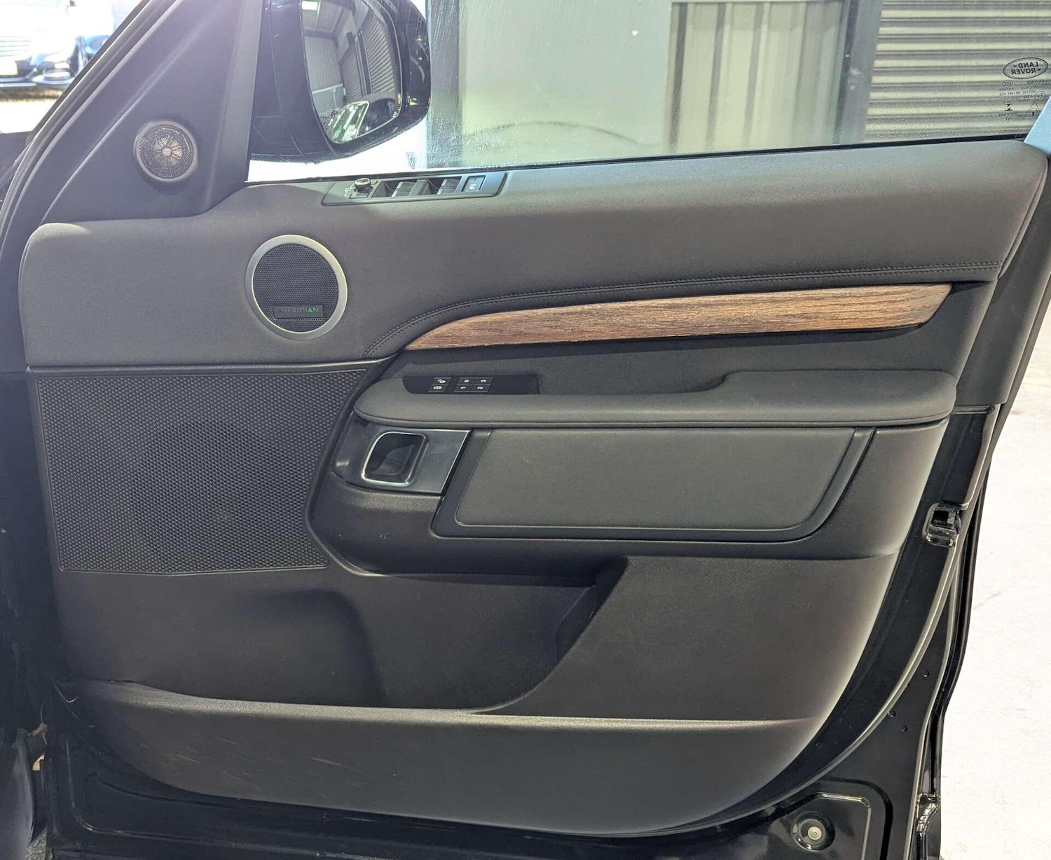 Used Land Rover Discovery 2017 for sale - 76731103: Photo 16