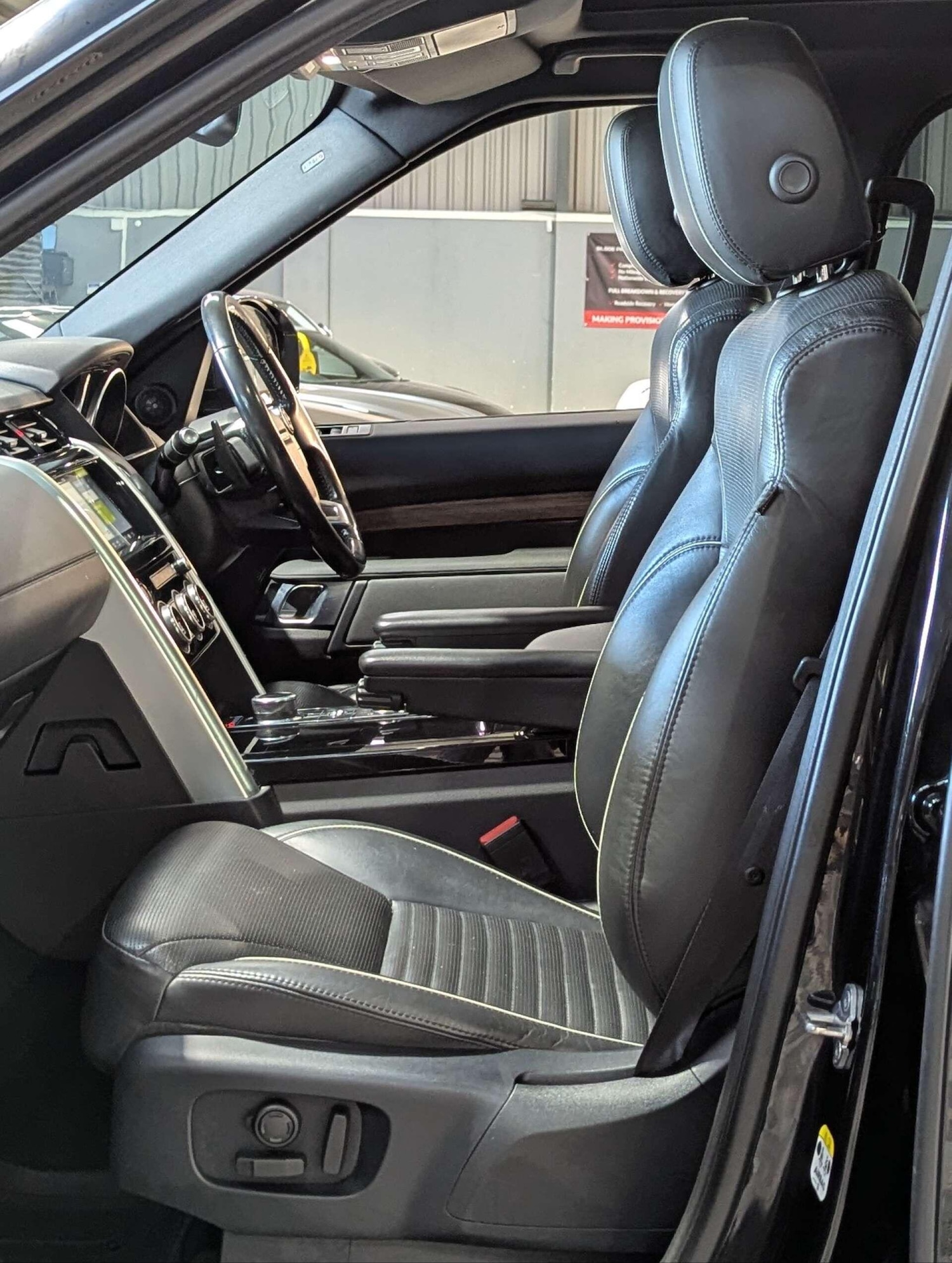 Used Land Rover Discovery 2017 for sale - 76731103: Photo 24