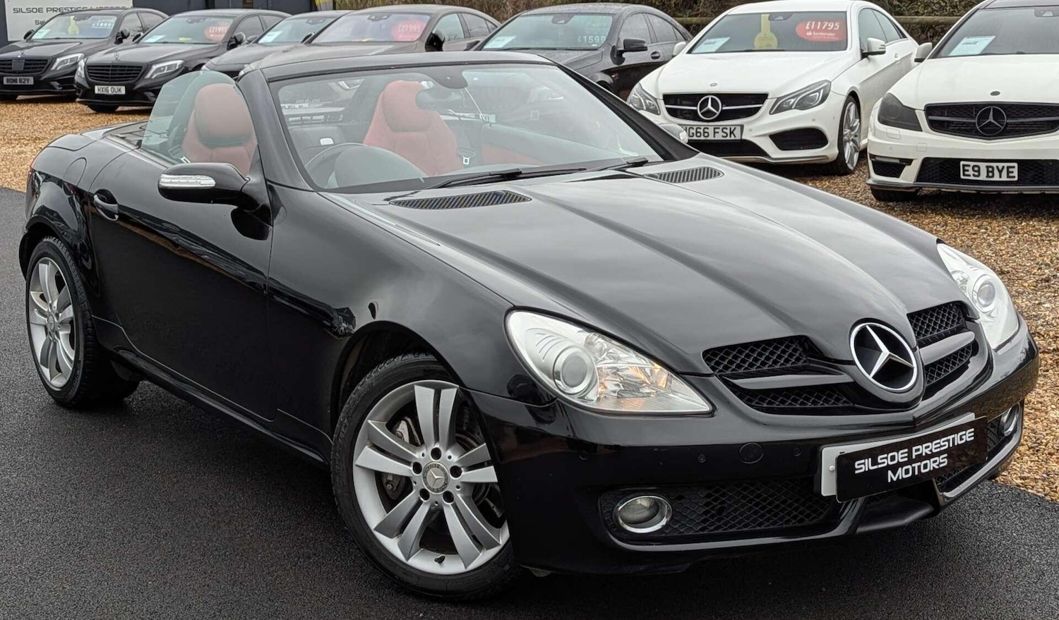 Used Mercedes-Benz SLK 2010 for sale - 76786392: Photo 2