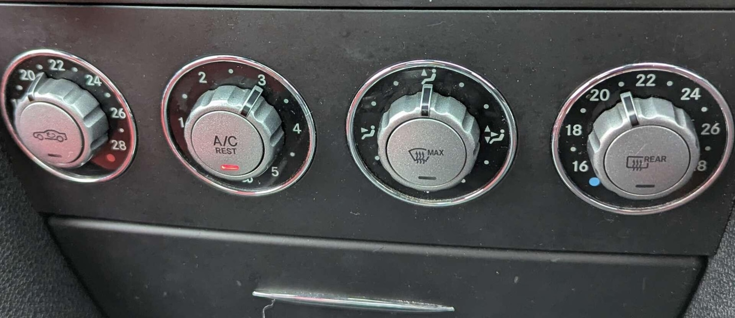 Used Mercedes-Benz SLK 2010 for sale - 76786392: Photo 27