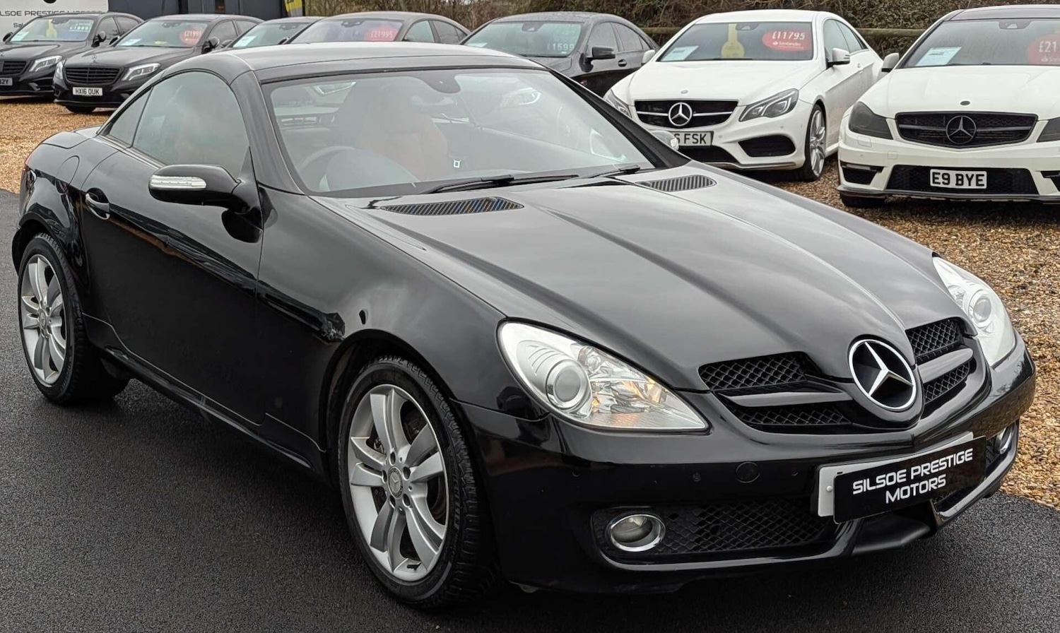 Used Mercedes-Benz SLK 2010 for sale - 76786392: Photo 3