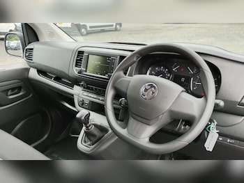 Used Vauxhall Vivaro 2023 for sale - 76123731: Photo 2