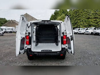 Used Vauxhall Vivaro 2023 for sale - 76123731: Photo 3