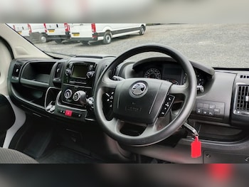 Used Vauxhall Movano 2022 for sale - 76123703: Photo 2