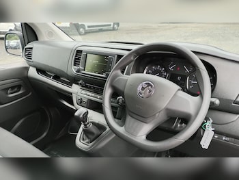 Used Vauxhall Vivaro 2023 for sale - 76123695: Photo 2
