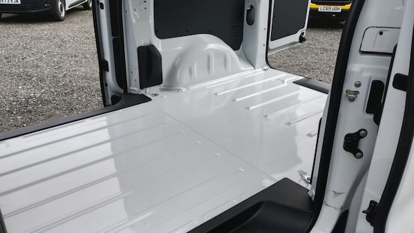 Used Vauxhall Vivaro 2023 for sale - 76123695: Photo 4