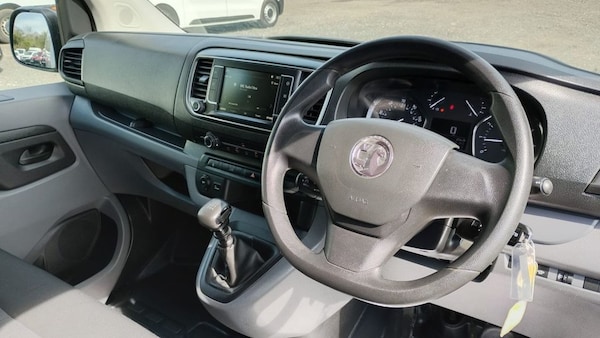 Used Vauxhall Vivaro 2022 for sale - 76123677: Photo 2