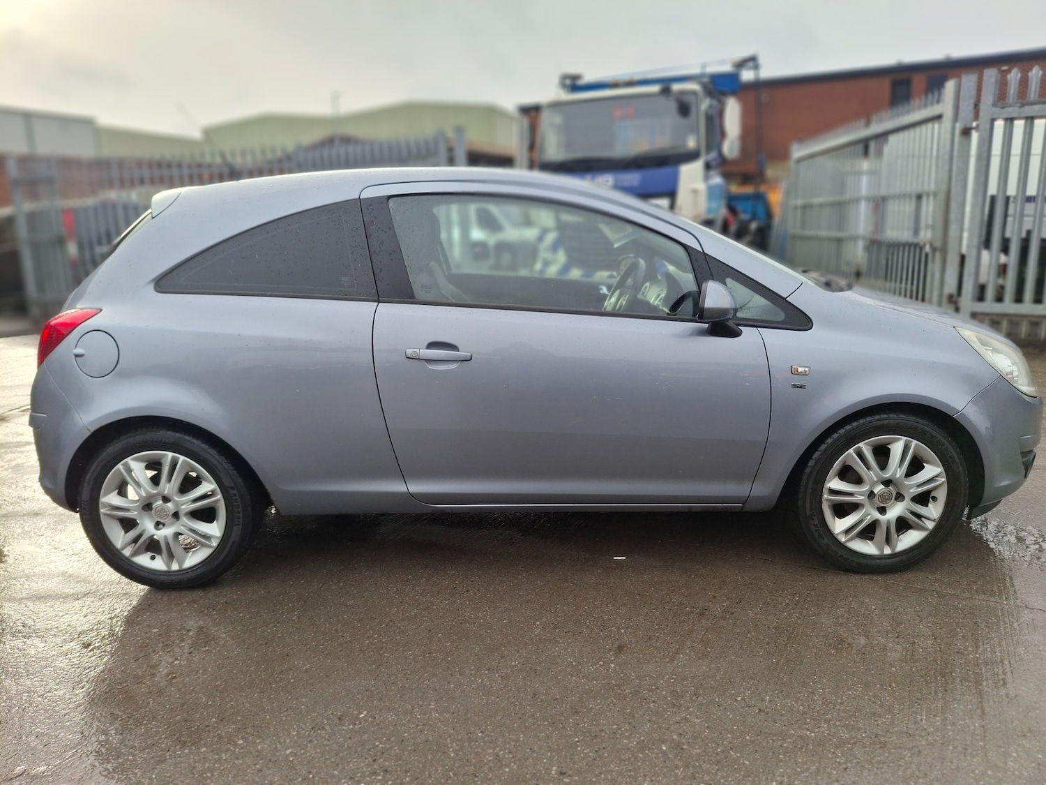 Used Vauxhall Corsa 2010 for sale - 77548396: Photo 4