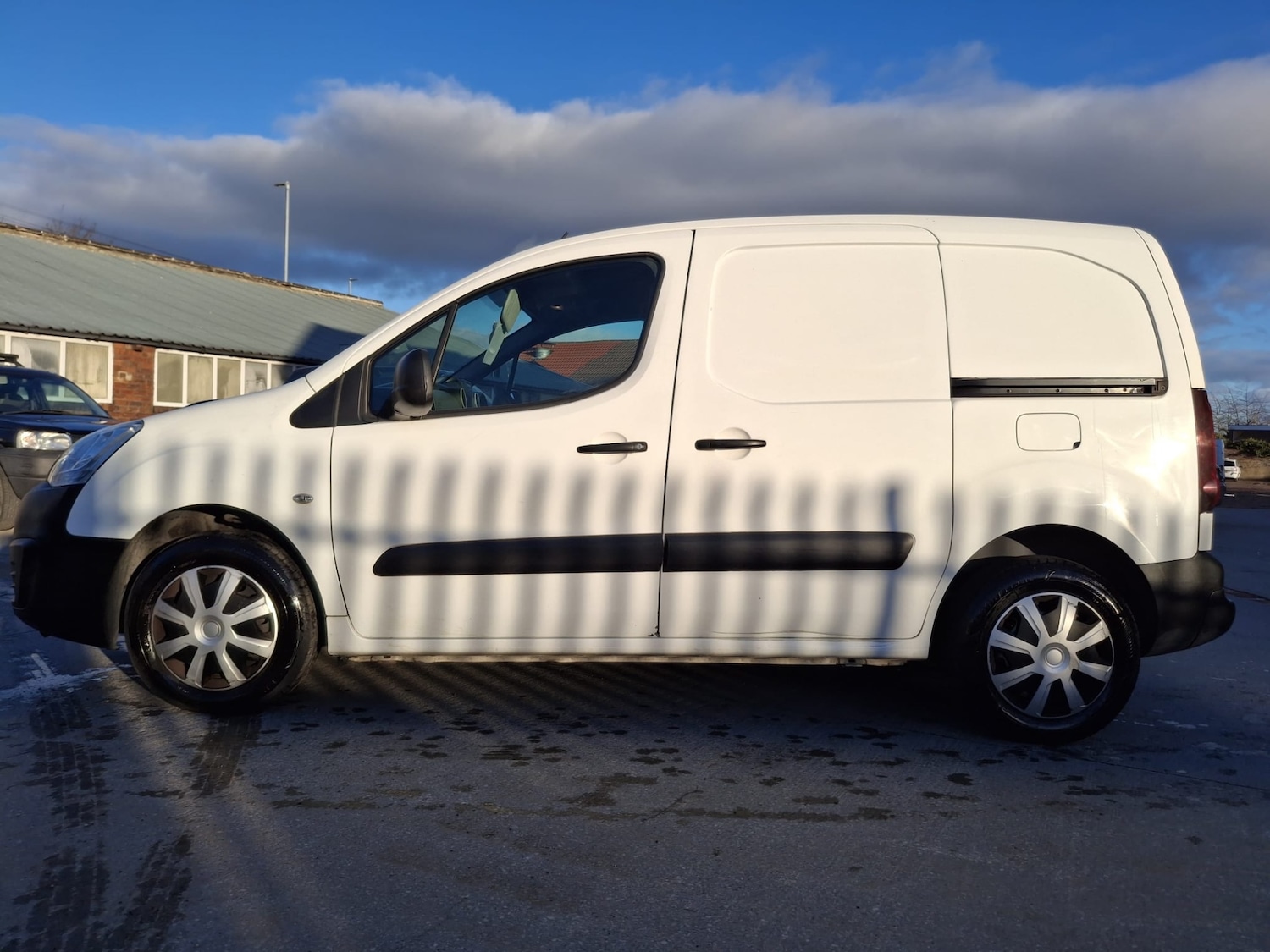 Used Peugeot Partner 2017 for sale - 76758974: Photo 4