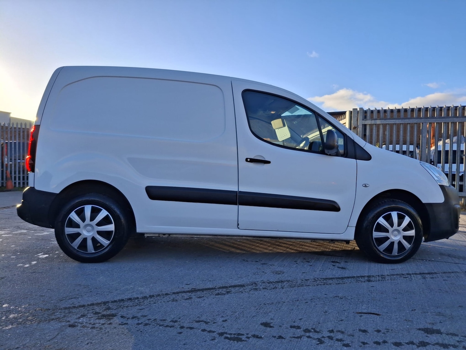Used Peugeot Partner 2017 for sale - 76758974: Photo 8