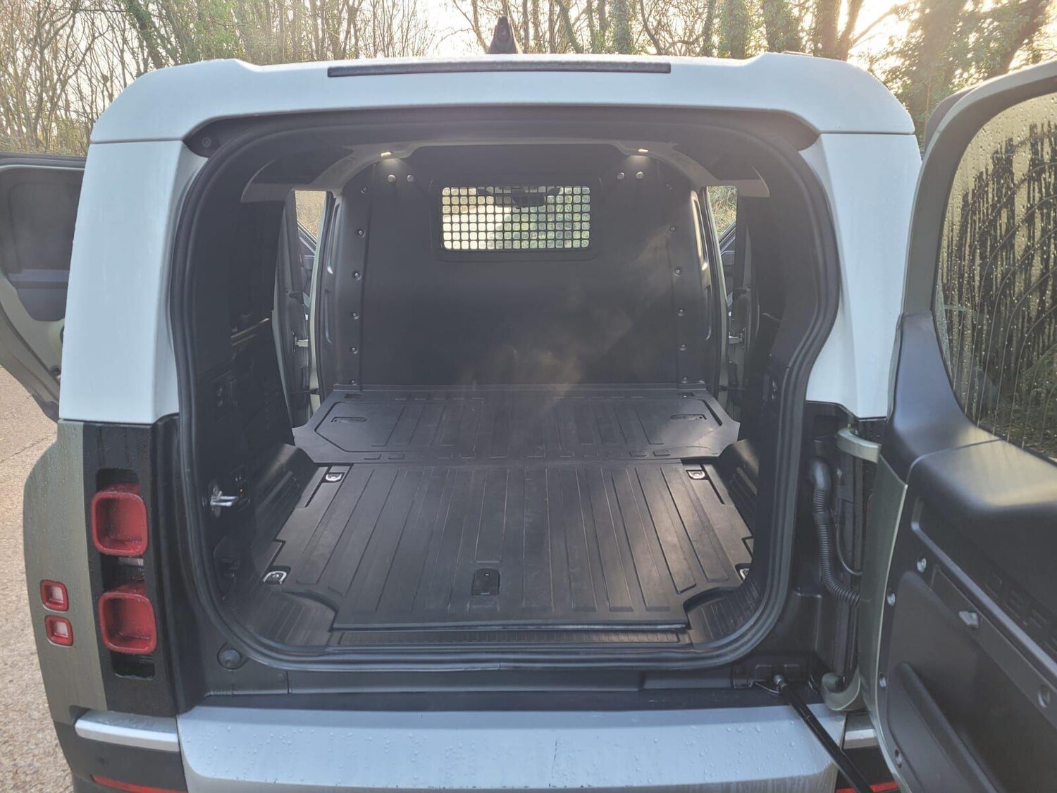 Used Land Rover Defender 110 2022 for sale - 77359071: Photo 36