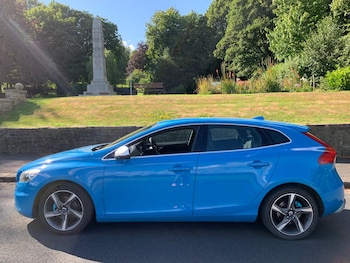 Used Volvo V40 2014 for sale - 79369236: Photo