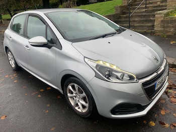Peugeot - 208