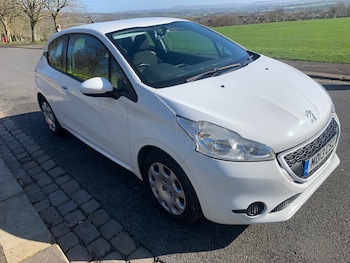 Used Peugeot 208 2013 for sale - 77729485: Photo