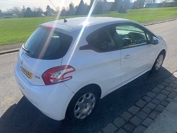 Used Peugeot 208 2013 for sale - 77729485: Photo