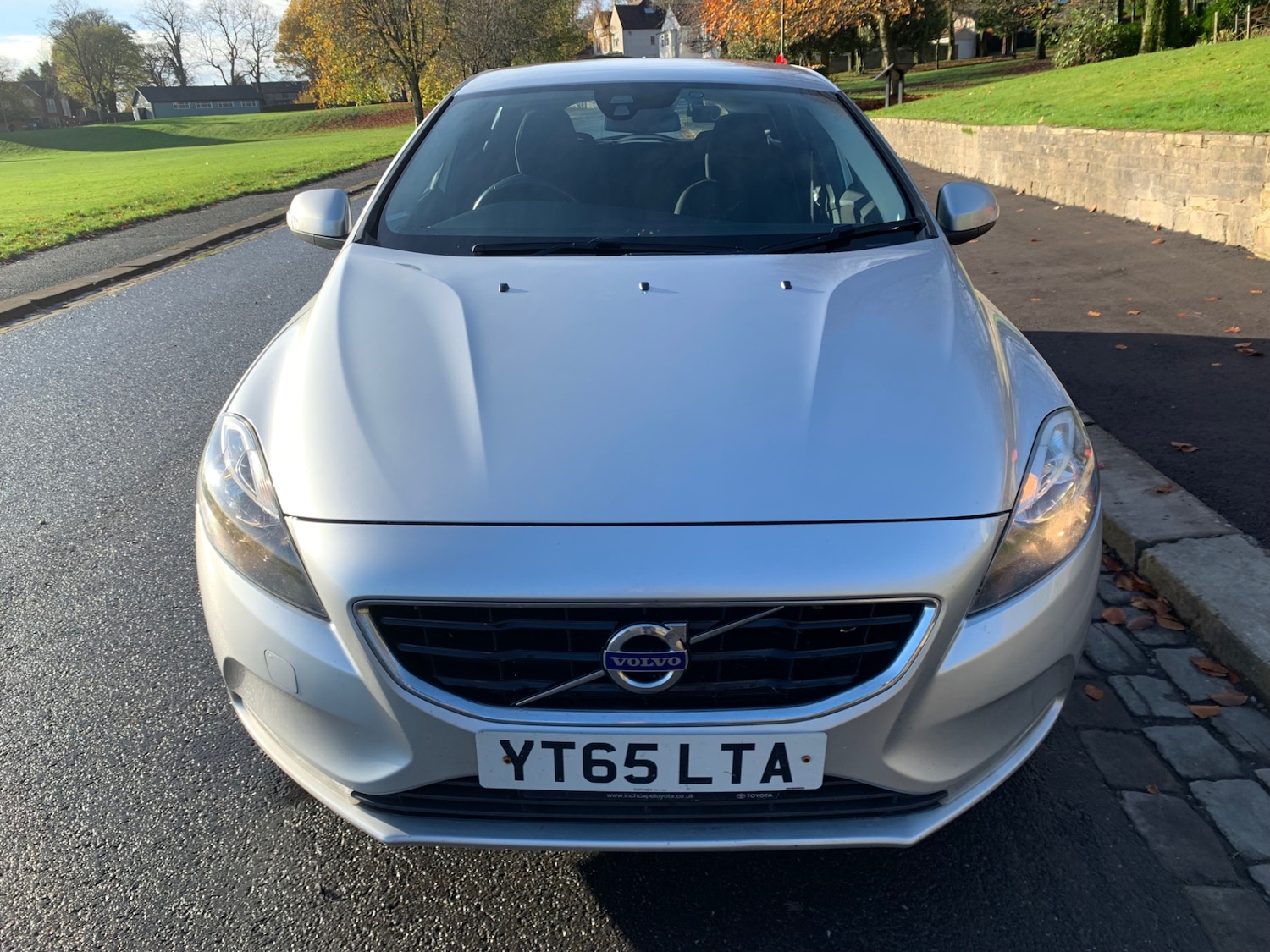 Used Volvo V40 2015 for sale - 76532313: Photo 2