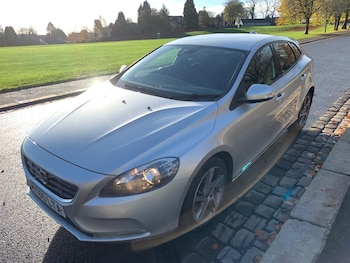 Used Volvo V40 2015 for sale - 76532313: Photo