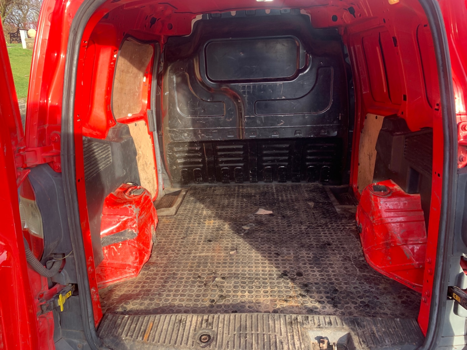 Used Ford Transit Courier 2015 for sale - 76829593: Photo 9