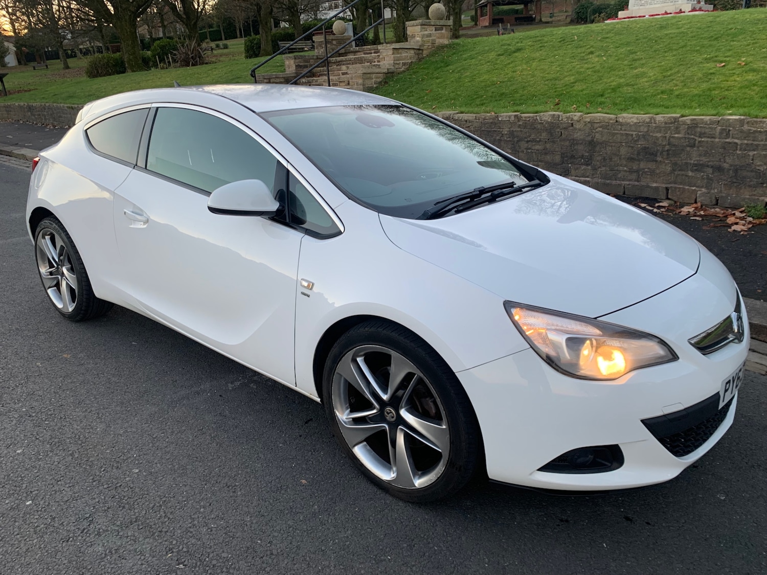Used Vauxhall Astra GTC 2013 for sale - 76650275: Photo 1