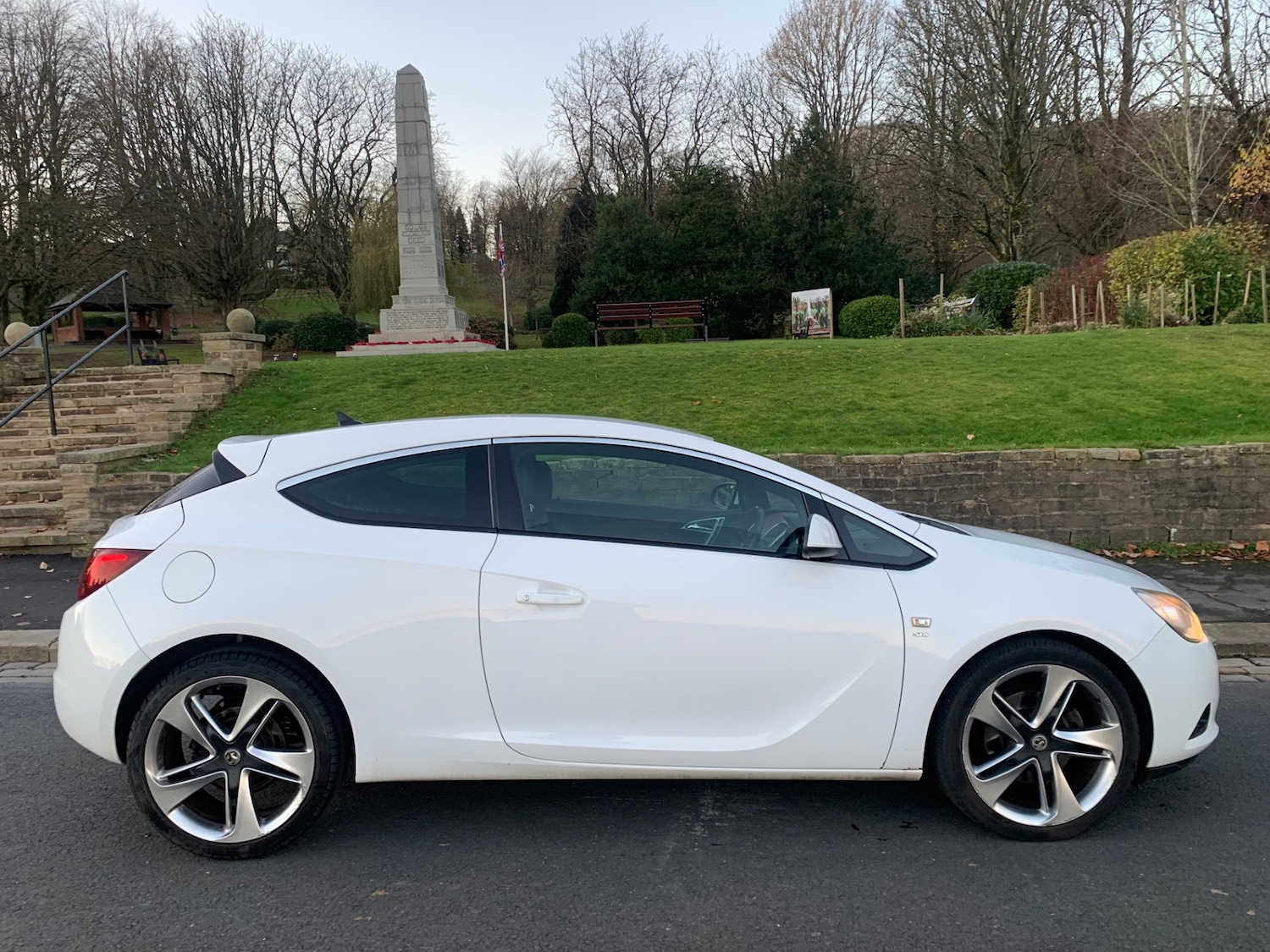 Used Vauxhall Astra GTC 2013 for sale - 76650275: Photo 8