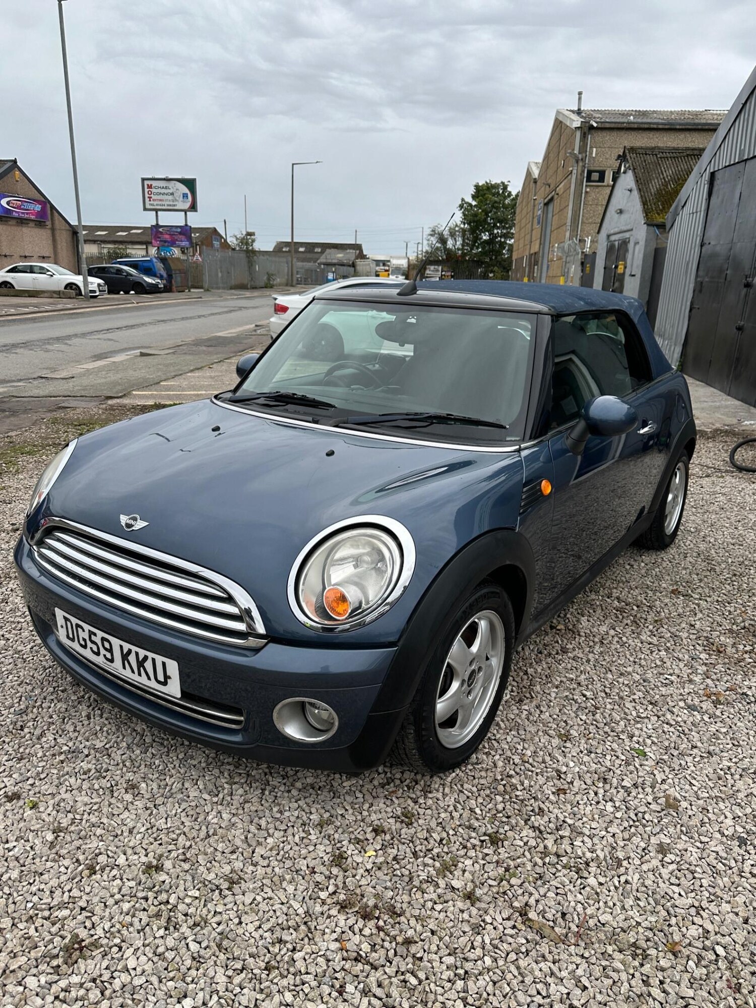 Used MINI Convertible 2009 for sale - 77707075: Photo 4