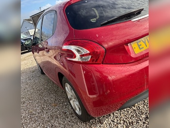 Used Peugeot 208 2015 for sale - 76449266: Photo