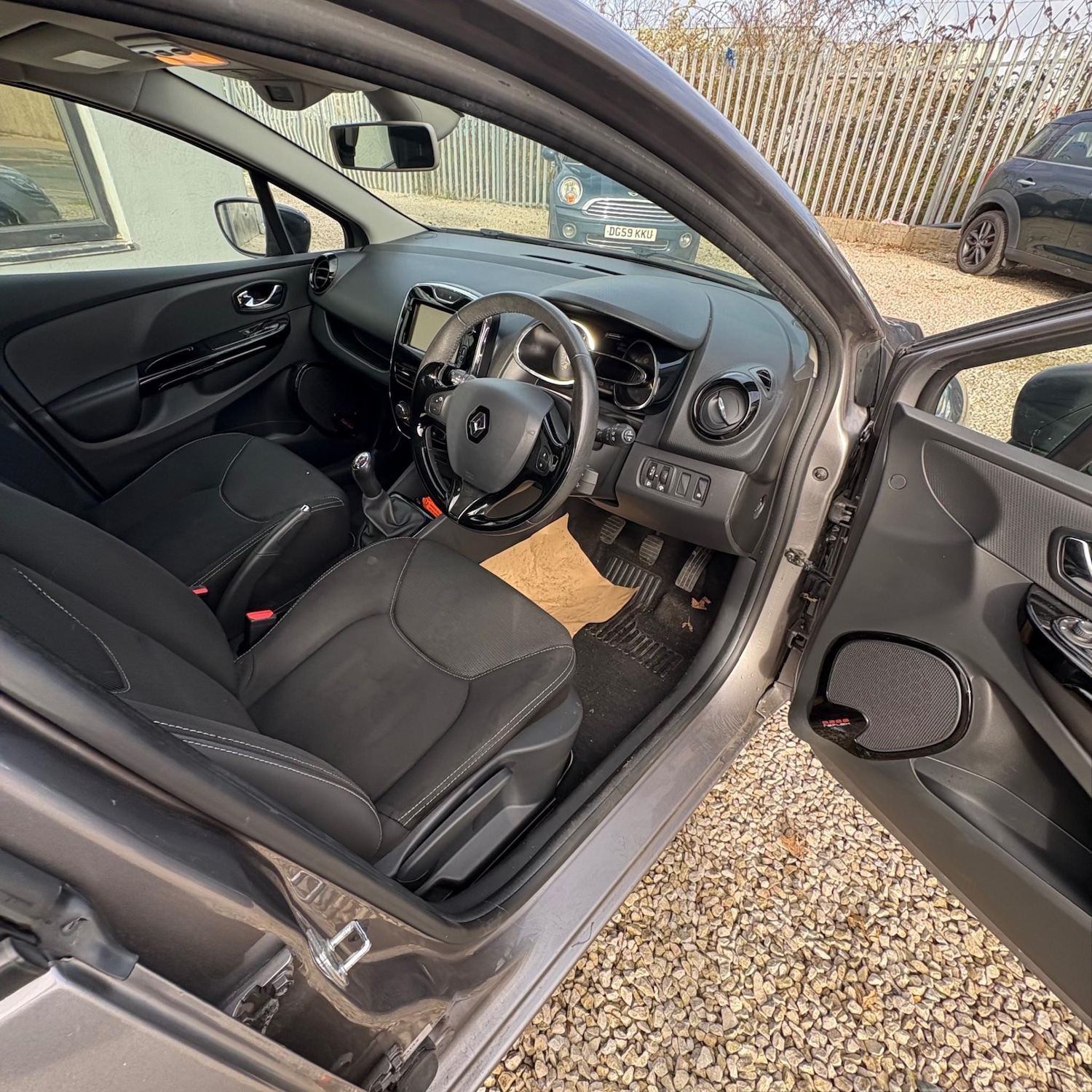 Used Renault Clio 2014 for sale - 76449270: Photo 10